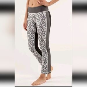 Lululemon Womens Floral Compass Black And White Colorblocked Mid Rise Pant 4